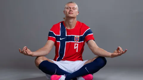 挪威世界杯之旅：主帅独特对决，毫厘之差定胜负的绝杀晋级瞬间